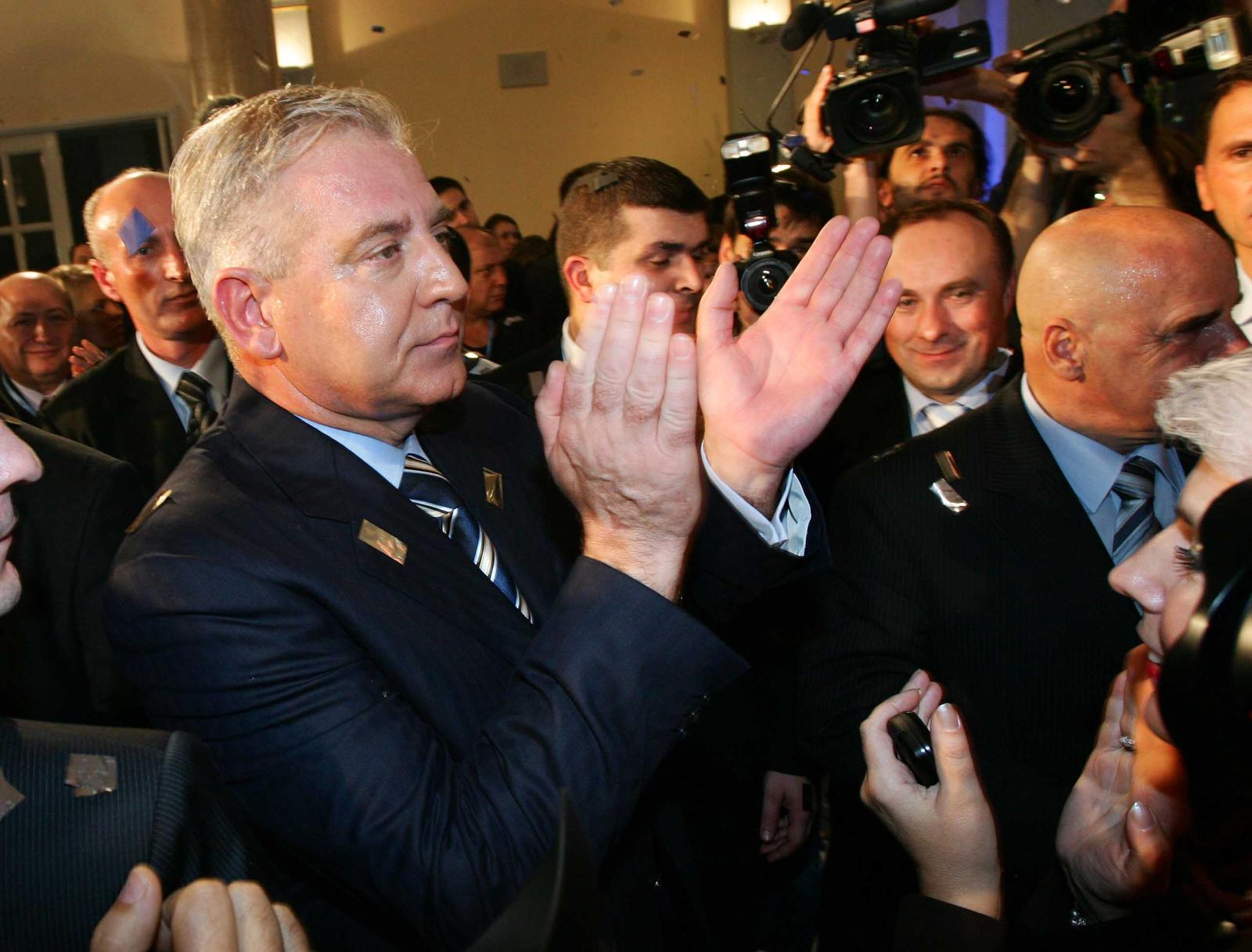 25.11.2007., Zagreb - Clanovi i simpatizeri HDZ-a izborne rezultate pratili su u izbornom stozeru koji je bio smjesten u muzeju Mimara. Ivo Sanader.rPhoto: Davor Puklavec/PIXSELL
