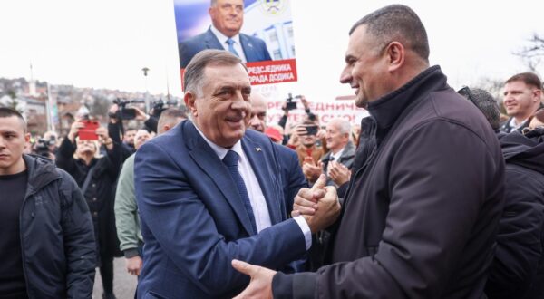 29.01.2025., Sarajevo Bosna i Hercegovina - Predsjednik bh. entiteta RS Milorad Dodik stigao je danas u sud BiH, a kao i u prijasnjim rocistima, ispred zgrade su ga docekale pristase. Photo: Armin Durgut/PIXSELL