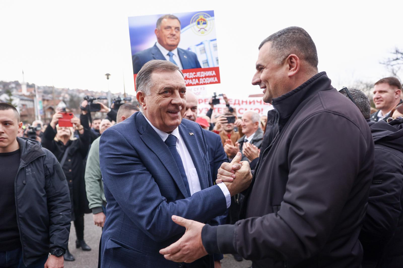 29.01.2025., Sarajevo Bosna i Hercegovina - Predsjednik bh. entiteta RS Milorad Dodik stigao je danas u sud BiH, a kao i u prijasnjim rocistima, ispred zgrade su ga docekale pristase. Photo: Armin Durgut/PIXSELL