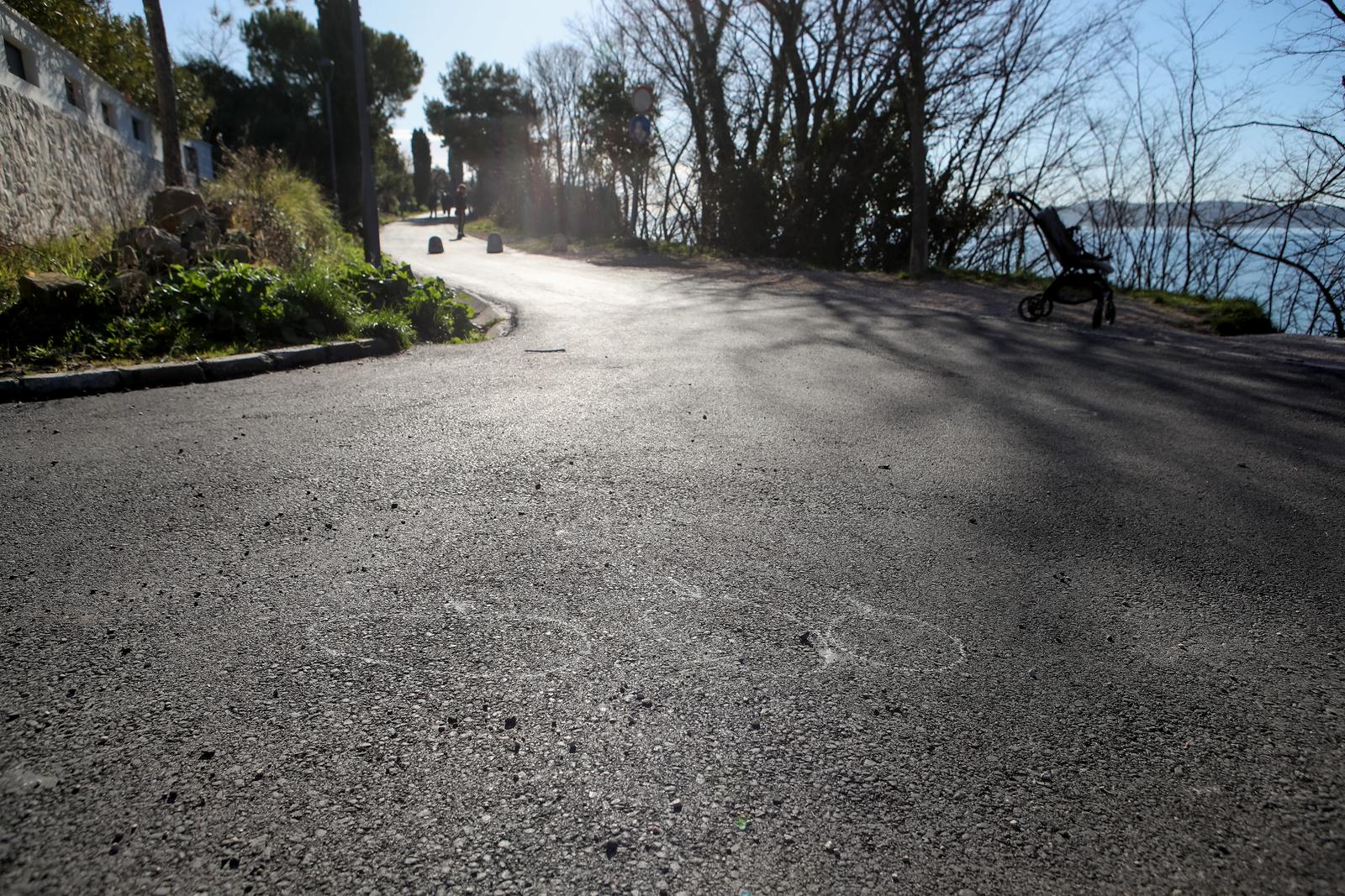 30.01.2025., Zadar - Mjesto na setnici Karma na kojem se dogodio napad na zensku osobu Photo: Sime Zelic/PIXSELL