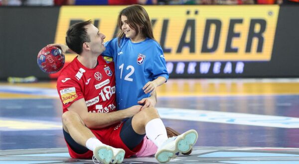 PRILIKOM OBJAVE FOTOGRAFIJE ZASTITITI IDENTITET DJETETA (ZAMUTITI LICE)  30.01.2025., Arena Zagreb, Zagreb - IHF Svjetsko rukometno prvenstvo 2025., polufinale, Francuska - Hrvatska. Igor Karacic Photo: Sanjin Strukic/PIXSELL