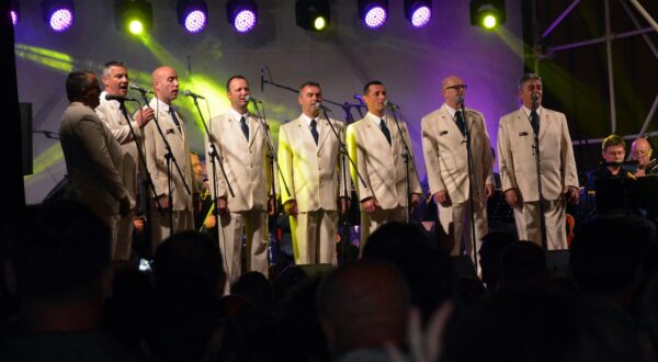30.04.2018., Nova Gradiska - Grad Nova Gradiska i Turisticka zajednica u povodu 23. obljetnice Vojno-redarstvene operacije "Bljesak" organizirali su na glavnom gradskom trgu koncert Tamburaskog orkestra HRT-a i Klape Hrvatske ratne mornarice "Sveti Juraj" "n"nPhoto: Ivica Galovic/ PIXSELL