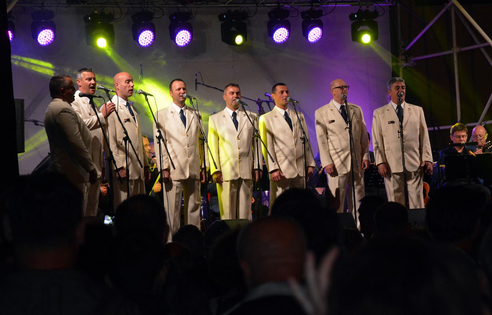 30.04.2018., Nova Gradiska - Grad Nova Gradiska i Turisticka zajednica u povodu 23. obljetnice Vojno-redarstvene operacije "Bljesak" organizirali su na glavnom gradskom trgu koncert Tamburaskog orkestra HRT-a i Klape Hrvatske ratne mornarice "Sveti Juraj" "n"nPhoto: Ivica Galovic/ PIXSELL