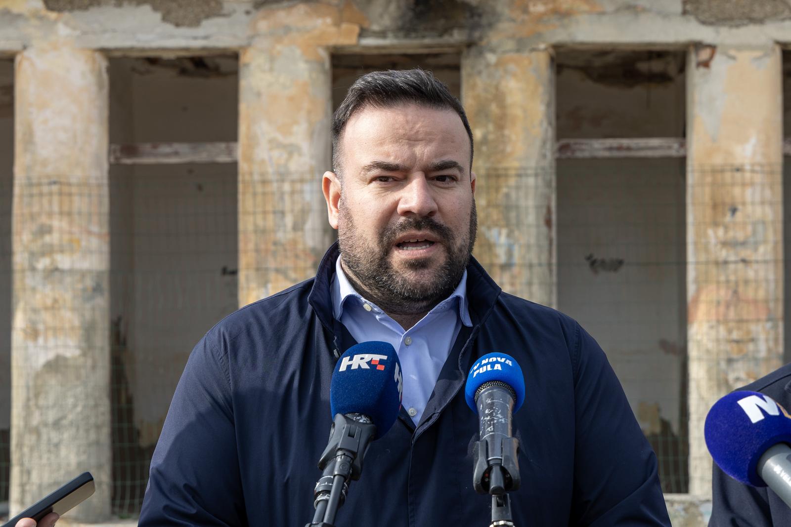 31.01.2025., Pula- Konferencija za medije povodom pocetka radova na Kupalistu Stoja.
Na konfereciji govorili su Gradonacelnik Pule Filip Zoricic, zamjenik gradonacelnika Bruno Cergnul, te predstavnici izvodjaca radova Fracasso Production. Photo: Srecko Niketic/PIXSELL