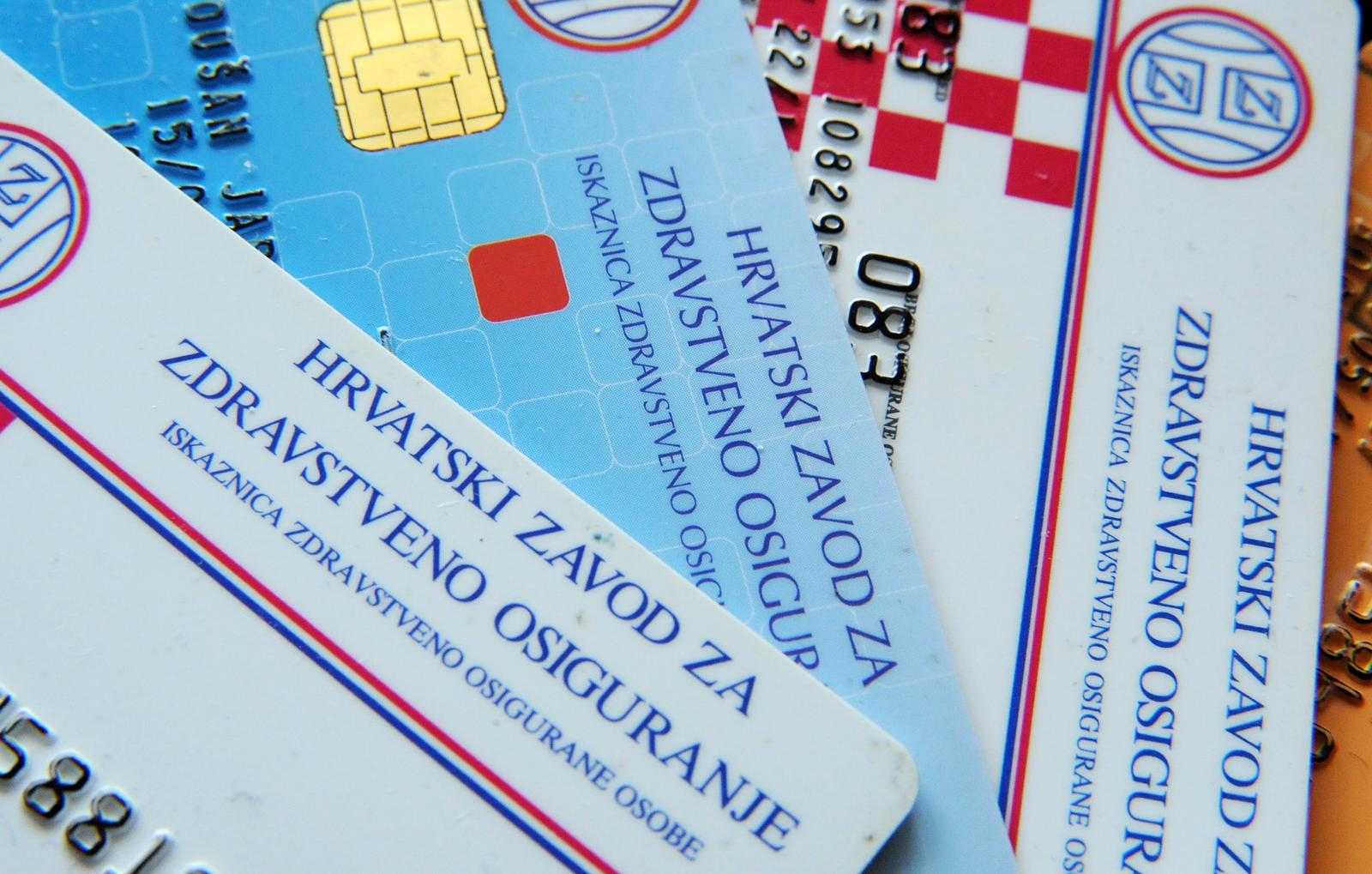 31.03.2015., Sibenik - Zdravstvena iskaznica i kartica dopunskog osiguranja. "nPhoto: Dusko Jaramaz/PIXSELL