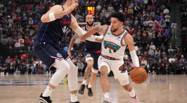 Feb 12, 2025; Inglewood, California, USA; Memphis Grizzlies guard Scotty Pippen Jr. (1) dribbles against LA Clippers center Ivica Zubac (40) in the first half at Intuit Dome. Mandatory Credit: Kirby Lee-Imagn Images Photo: Kirby Lee/REUTERS