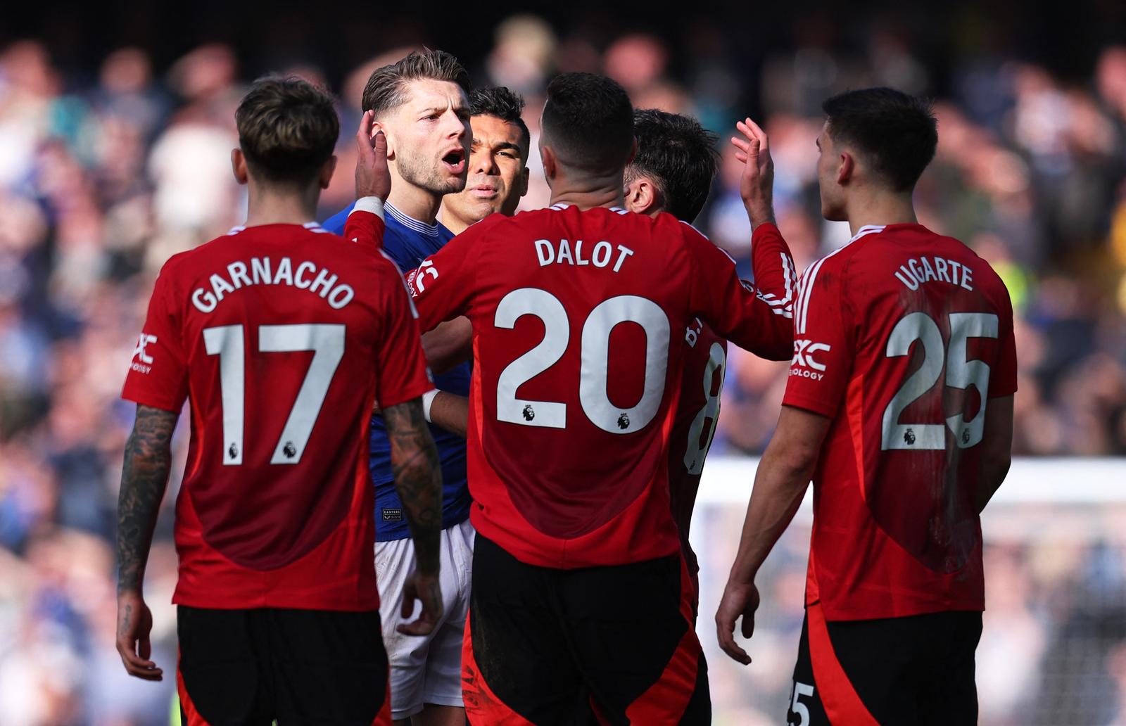 Soccer Football - Premier League - Everton v Manchester United - Goodison Park, Liverpool, Britain - February 22, 2025 Everton's James Tarkowski remonstrates with Manchester United's Alejandro Garnacho, Diogo Dalot and Manuel Ugarte after the match Action Images via Reuters/Ed Sykes EDITORIAL USE ONLY. NO USE WITH UNAUTHORIZED AUDIO, VIDEO, DATA, FIXTURE LISTS, CLUB/LEAGUE LOGOS OR 'LIVE' SERVICES. ONLINE IN-MATCH USE LIMITED TO 120 IMAGES, NO VIDEO EMULATION. NO USE IN BETTING, GAMES OR SINGLE CLUB/LEAGUE/PLAYER PUBLICATIONS. PLEASE CONTACT YOUR ACCOUNT REPRESENTATIVE FOR FURTHER DETAILS.. Photo: Ed Sykes/REUTERS