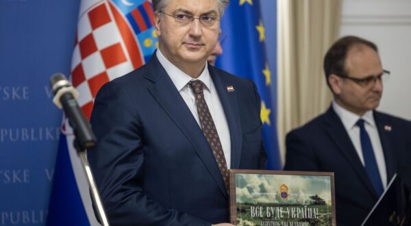 Zagreb, 24.2.2025 - Premijer Andrej Plenković (na slici) u Banskim je dvorima primio ukrajinsku djecu koja borave u Hrvatskoj na psihosocijalnoj edukaciji.
Foto Hina/ Dario GRZELJ/ dag