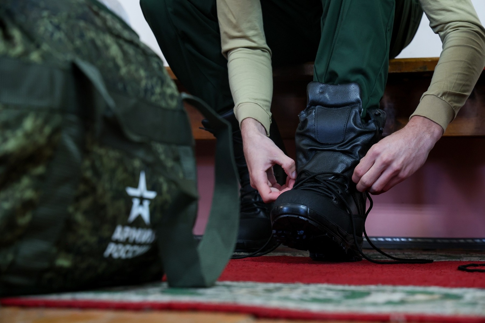RUSSIA, VLADIVOSTOK - OCTOBER 16, 2024: A conscript laces his boots at an assembly station of a local draft office before departing for military service with the Russian Army. Yuri Smityuk/TASS,Image: 921775778, License: Rights-managed, Restrictions: , Model Release: no, Credit line: Yuri Smityuk / TASS / Profimedia