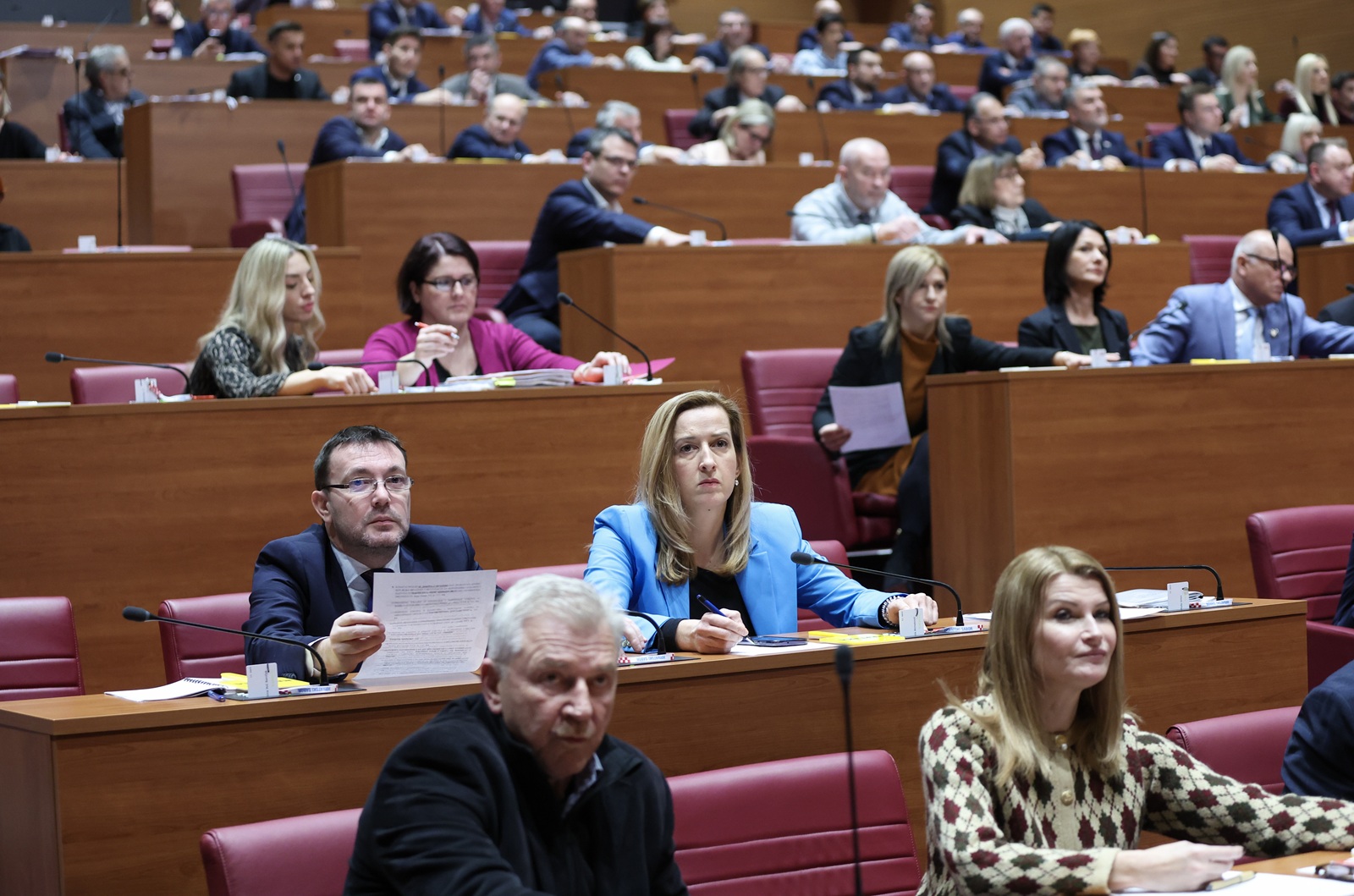 Zagreb, 24.01.2025 - Glasovanje u Hrvatskom saboru o raspravljenim točkama. Na slici Arsen Bauk, Mirela Ahmetović.
foto HINA/ Damir SENČAR/ ds