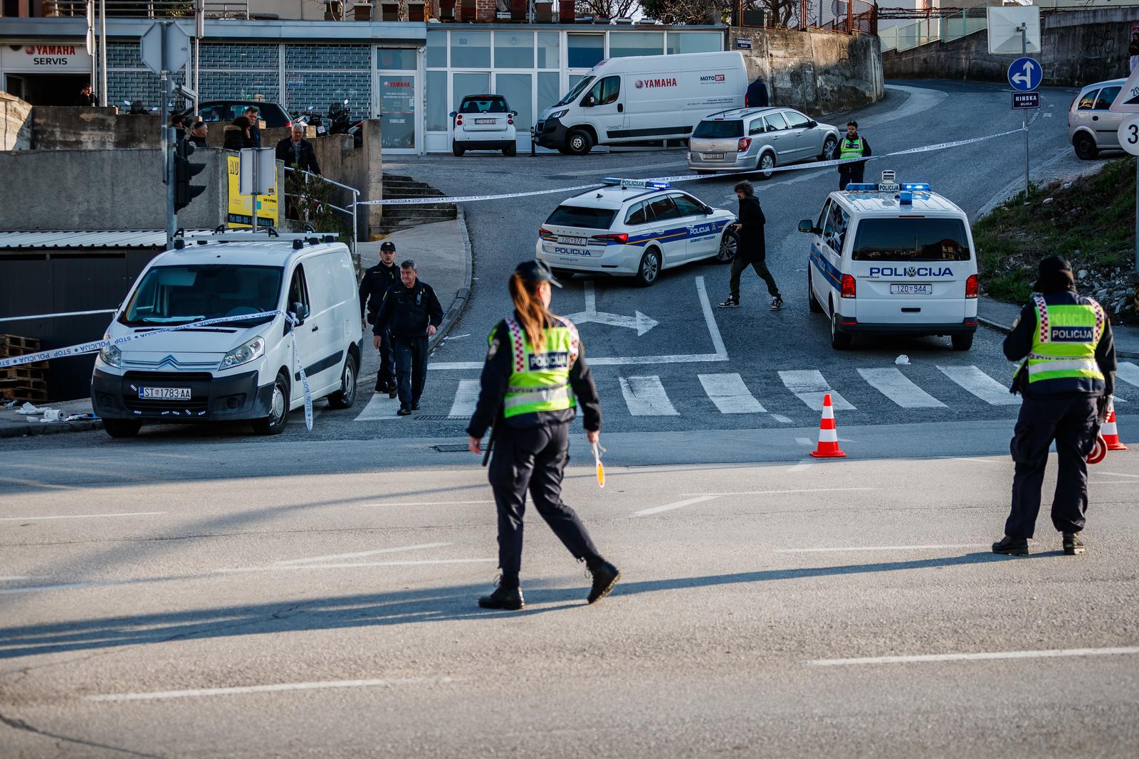 17.02.2025., Split - Na krizanju Vukovarske i Ninske ulice, kombi vozilo je naletilo na petero djece koja su prevezena u bolnicu. Photo: Zvonimir Barisin/PIXSELL