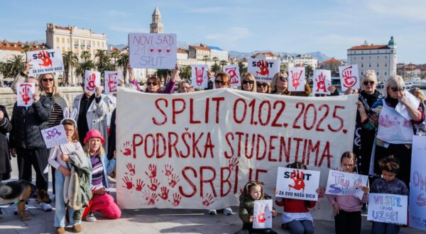 01.02.2025., Split - Splicing su se danas okupili na Matejusci kao znak podrske studentima u Srbiji. Photo: Zvonimir Barisin/PIXSELL