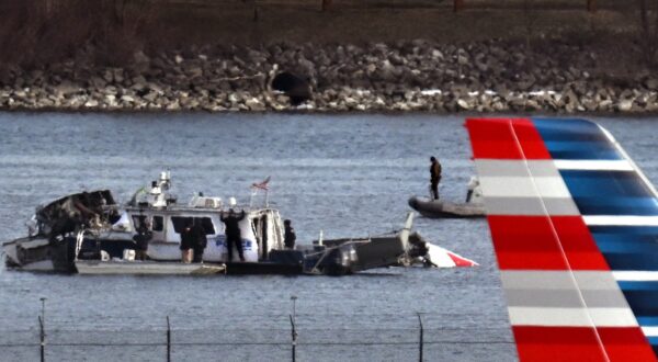 January 30, 2025, Washington, Dc, USA: Crash site of an American Airlines plane and an Army Black Hawk helicopter that collided and crashed into the Potomac River near Reagan National Airport in Arlington VA on January 30, 2025. All 67 passengers and crew are feared dead,Image: 959054390, License: Rights-managed, Restrictions: , Model Release: no, Credit line: Carol Guzy / Zuma Press / Profimedia