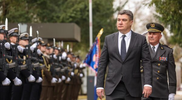 24.02.2023., Zagreb - Predsjednik Republike i vrhovni zapovjednik Oruzanih snaga Republike Hrvatske sudjelovao je na obiljezavanju 29. obljetnice Pocasno-zastitne bojne i Dana vojne kapelanije Sveti Valentin u vojarni 1. hrvatski gardijski zbor na Tuskancu. Za osobiti doprinos razvitku i ugledu Republike Hrvatske i dobrobiti njezinih gradjana Predsjednik Republike odlikovao je Redom hrvatskog pletera pripadnike Pocasno-zastitne bojne.  Photo: Luka Stanzl/PIXSELL