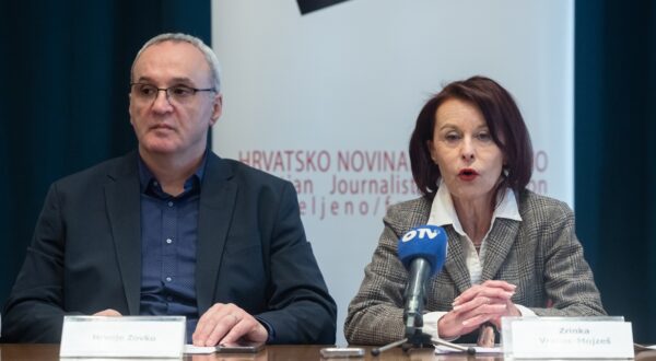 Zagreb, 06.02.2025. - Konferencija za medije novoosnovanog HND-ovog Zbora novinara digitalnih radija. Novinari radijskih postaja s digitalnom koncesijom osnovali su u HND-u Zbor novinara digitalnih radiopostaja nezadovoljni svojim statusom koji im, kako ocjenjuju, onemogućuje doseg do slušatelja.
Na fotografiji Hrvoje Zovko, Zrinka Vrabec-Mojzeš.
foto HINA/ Edvard ŠUŠAK/ es