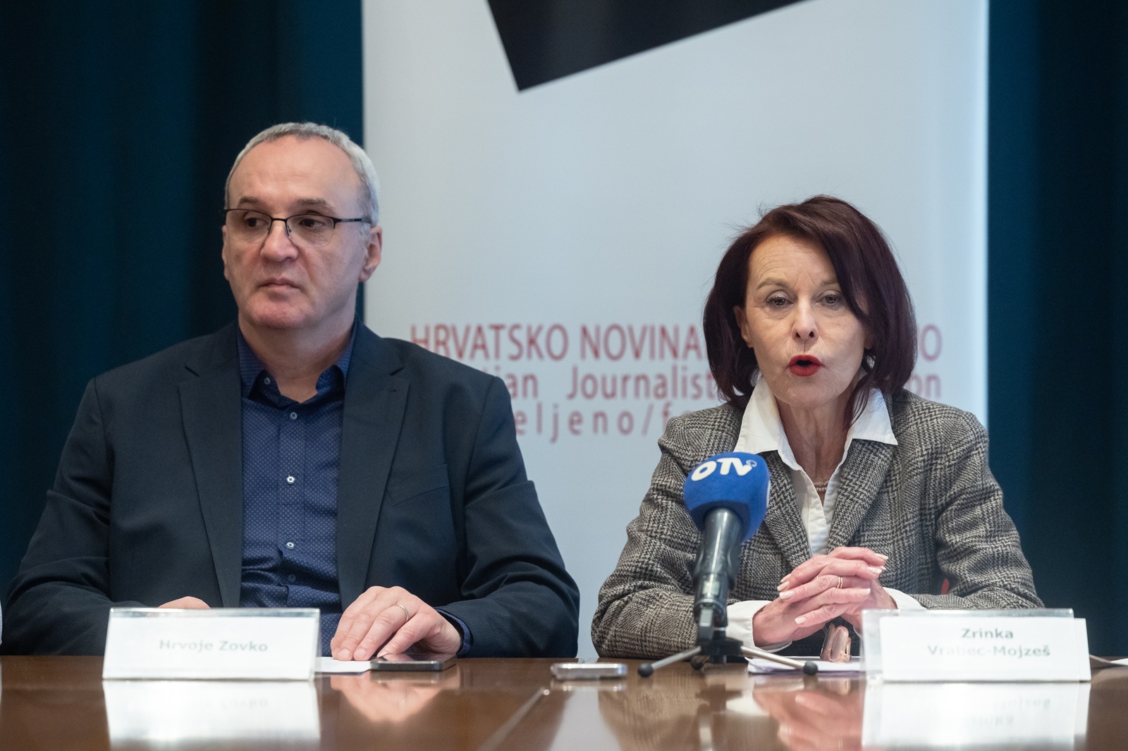 Zagreb, 06.02.2025. - Konferencija za medije novoosnovanog HND-ovog Zbora novinara digitalnih radija. Novinari radijskih postaja s digitalnom koncesijom osnovali su u HND-u Zbor novinara digitalnih radiopostaja nezadovoljni svojim statusom koji im, kako ocjenjuju, onemogućuje doseg do slušatelja.
Na fotografiji Hrvoje Zovko, Zrinka Vrabec-Mojzeš.
foto HINA/ Edvard ŠUŠAK/ es