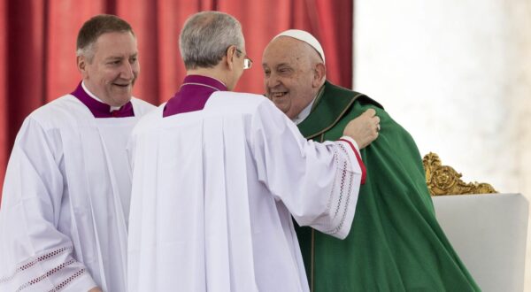 epa11884326 Pope Francis holds a mass for the Jubilee of the Armed Forces at Saint Peters' square in the Vatican City, 09 February 2025.  EPA/MASSIMO PERCOSSI