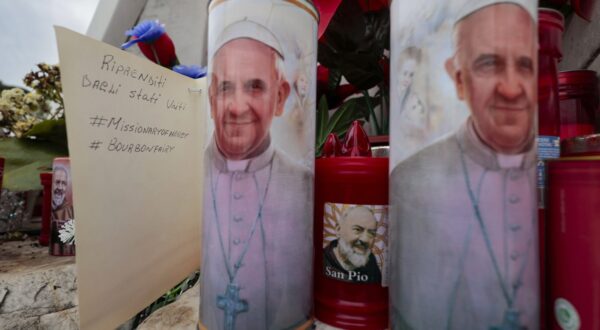 An external view of the Policlinico Gemelli, where Pope Francis is hospitalized for tests and treatment for bronchitis, in Rome. Faithful light candles under the statue of Pope John Paul II for the hospitalization of Pope Francis Bergoglio. Rome, Italy, 19 Feb 2025//AGFEDITORIAL_MIN190225-8/Credit:Cristiano Minichiello/AGF/SIPA/2502191526,Image: 966078699, License: Rights-managed, Restrictions: , Model Release: no, Credit line: Cristiano Minichiello/AGF / Sipa Press / Profimedia