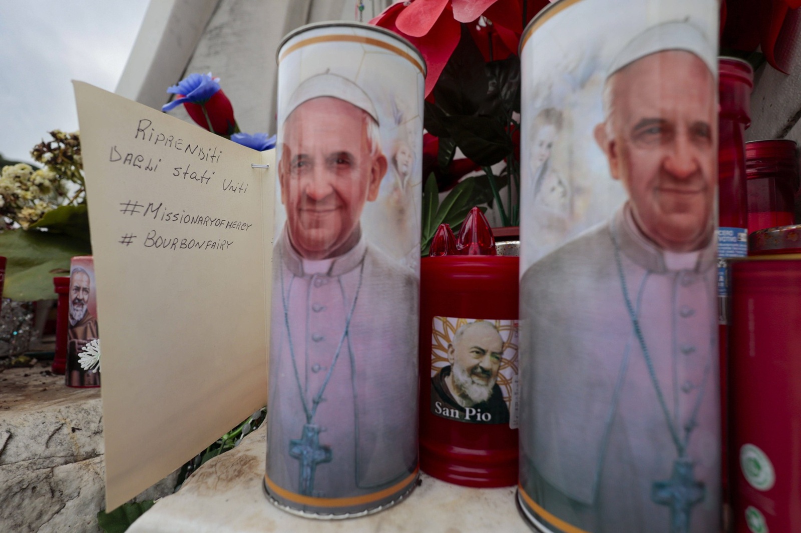 An external view of the Policlinico Gemelli, where Pope Francis is hospitalized for tests and treatment for bronchitis, in Rome. Faithful light candles under the statue of Pope John Paul II for the hospitalization of Pope Francis Bergoglio. Rome, Italy, 19 Feb 2025//AGFEDITORIAL_MIN190225-8/Credit:Cristiano Minichiello/AGF/SIPA/2502191526,Image: 966078699, License: Rights-managed, Restrictions: , Model Release: no, Credit line: Cristiano Minichiello/AGF / Sipa Press / Profimedia
