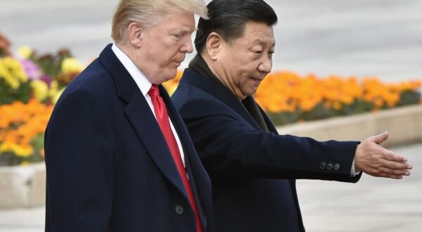 Chinese President Xi Jinping (R) escorts his U.S. counterpart Donald Trump at a welcome ceremony at the Great Hall of the People in Beijing on Nov. 9, 2017. (Kyodo)
==Kyodo,Image: 466911524, License: Rights-managed, Restrictions: , Model Release: no, Credit line: Kyodo/Newscom / Newscom / Profimedia