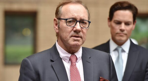 London, UNITED KINGDOM  - Kevin Spacey the Hollywood actor has been found not guilty of all sex crime charges, he can be seen leaving the supreme court in London.

*UK Clients - Pictures Containing Children
Please Pixelate Face Prior To Publication*,Image: 792104935, License: Rights-managed, Restrictions: , Model Release: no, Pictured: Kevin Spacey, Credit line: BACKGRID / Backgrid USA / Profimedia