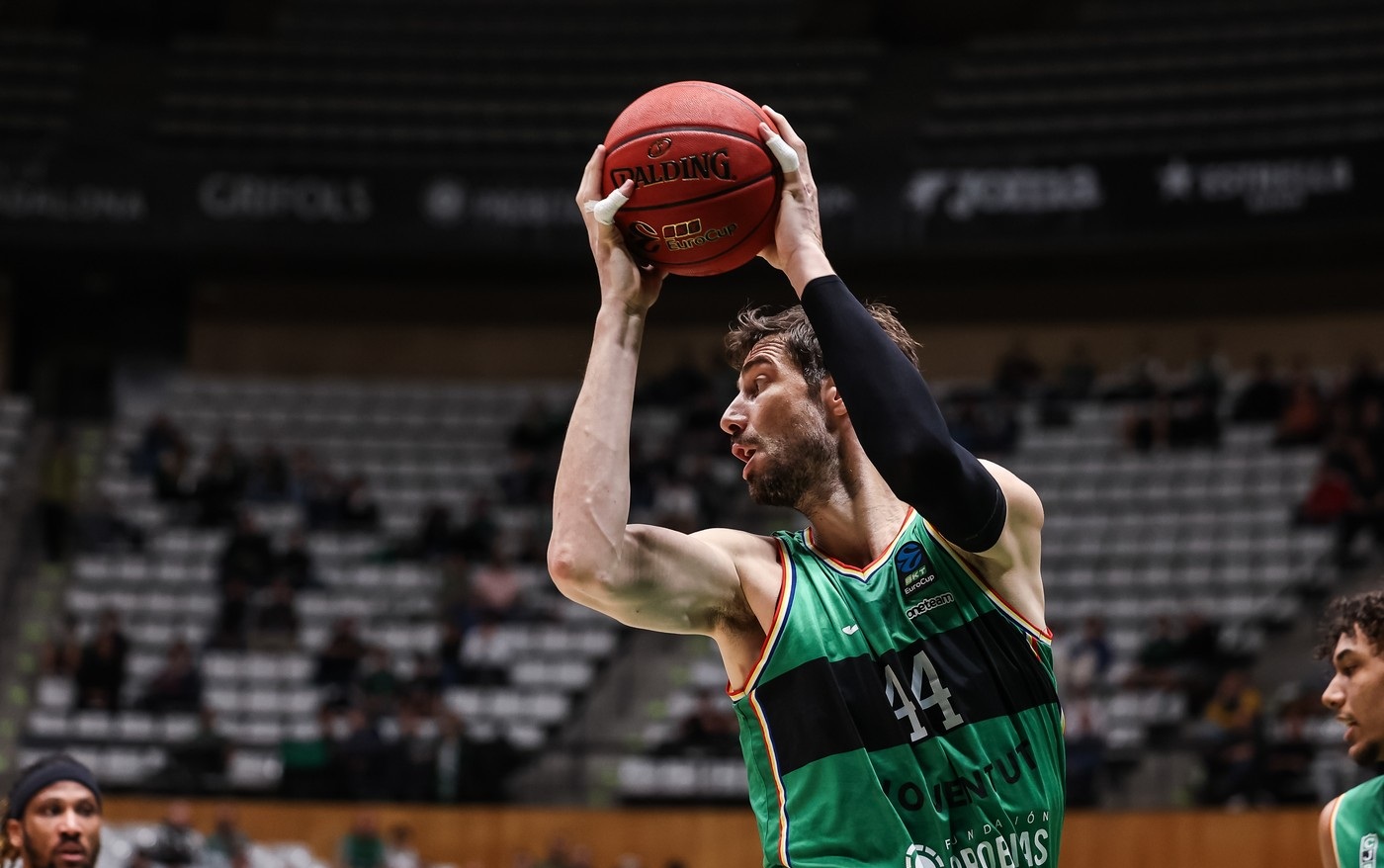 October 29, 2024, Badalona, Barcelona, Spain: Ante Tomic of Joventut Badalona in action during the BKT EuroCup, match played between Juventut Badalona and Dreamland Gran Canaria at Palau Olimpic on October 29, 2024 in Badalona, Spain.,Image: 927955300, License: Rights-managed, Restrictions: , Model Release: no, Credit line: Javier Borrego / Zuma Press / Profimedia