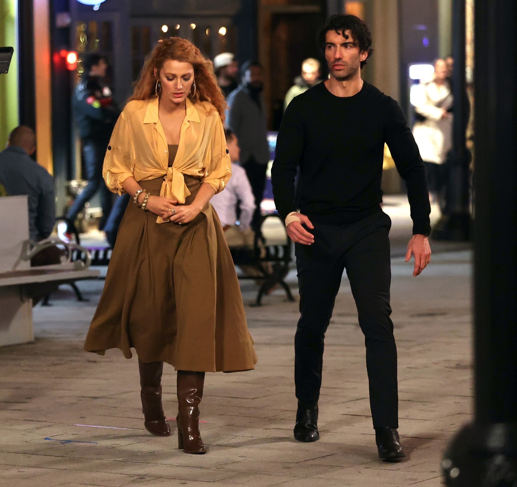 New York City, NY  - Archived images from January 2024 show Blake Lively and Justin Baldoni on the set of It Ends With Us in New Jersey.

BACKGRID USA 23 DECEMBER 2024,Image: 949640505, License: Rights-managed, Restrictions: , Model Release: no, Pictured: Blake Lively, Justin Baldoni, Credit line: Jose Perez / BACKGRID / Backgrid USA / Profimedia
