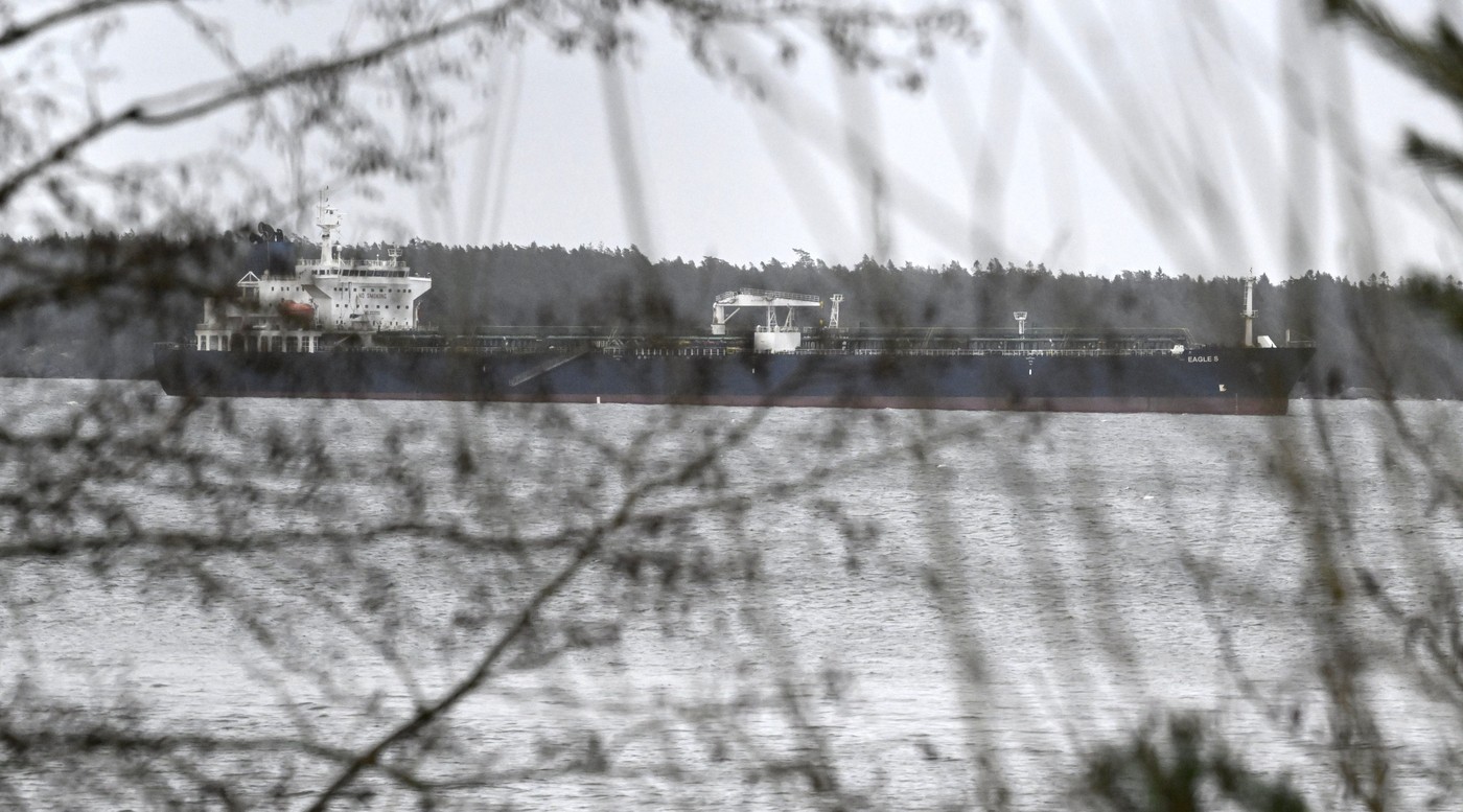 Tanker iz sjene