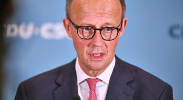 Berlin, Deutschland, 31.01.2025: Deutscher Bundestag: Pressekonferenz CDU/CSU-Bundestagsfraktion: CDU-Chef Friedrich Merz spricht eine gute halbe Stunde nach Bekanntgabe des Ergebnisses der namentlichen Abstimmung über das sogenannte Zustrombegrenzungsgesetz *** Berlin, Germany, 31 01 2025 German Bundestag Press conference CDU CSU parliamentary group CDU leader Friedrich Merz speaks a good half hour after the announcement of the result of the roll-call vote on the so-called influx limitation law Copyright: xdtsxNachrichtenagenturx dts_57233,Image: 959197019, License: Rights-managed, Restrictions: imago is entitled to issue a simple usage license at the time of provision. Personality and trademark rights as well as copyright laws regarding art-works shown must be observed. Commercial use at your own risk., Model Release: no, Credit line: dts Nachrichtenagentur / imago stock&people / Profimedia