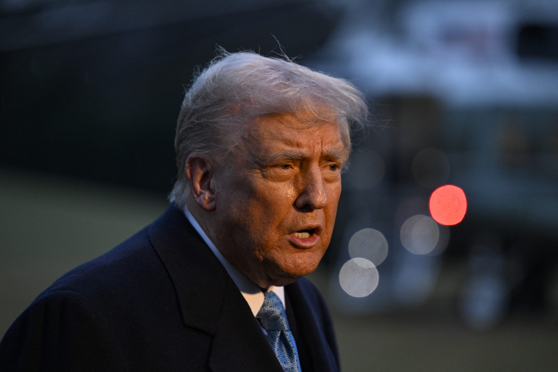 WASHINGTON, UNITED STATES - JANUARY 31 : US President Donald Trump speaks to the press before he departs from the White House for Mar-a-Lago, Florida in Washington, DC. United States on January 31, 2025. Celal Gunes / Anadolu/ABACAPRESS.COM,Image: 959276384, License: Rights-managed, Restrictions: , Model Release: no, Credit line: AA/ABACA / Abaca Press / Profimedia