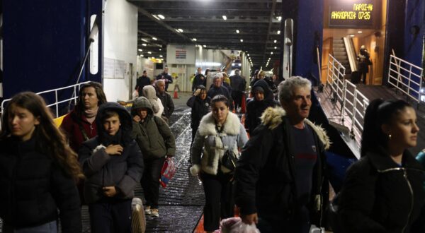 PIRAEUS, GREECE - FEBRUARY 04: People fleeing Santorini island disembark a ferry at the port of Piraeus as earthquake swarm worries Greek experts, in Piraeus, Greece, on February 3, 2025. Costas Baltas / Anadolu/ABACAPRESS.COM,Image: 959976087, License: Rights-managed, Restrictions: , Model Release: no, Credit line: AA/ABACA / Abaca Press / Profimedia