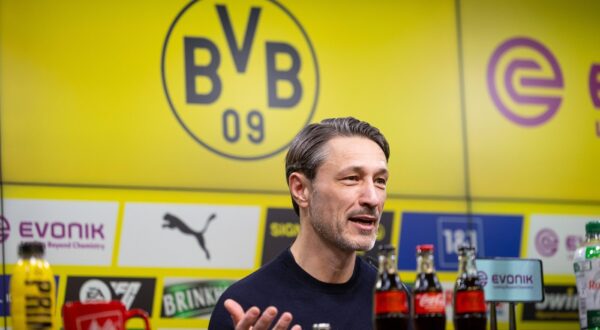 04.02.2025, Pressekonferenz des BVB zur Vorstellung des neuen Trainers Niko Kovac, Trainer Niko Kovac Borussia Dortmund, Dortmund Signal Iduna Park NRW Deutschland xRHR-FOTO/DEx *** 04 02 2025, BVB press conference to introduce new coach Niko Kovac, Coach Niko Kovac Borussia Dortmund , Dortmund Signal Iduna Park NRW Germany xRHR PHOTO DEx Copyright: DennisxEwert/RHR-FOTOx RHR-FOTO/DE,Image: 960113491, License: Rights-managed, Restrictions: , Model Release: no, Credit line: Dennis Ewert/RHR-FOTO / imago sportfotodienst / Profimedia