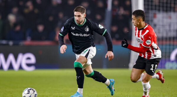 EINDHOVEN, 05-02-2025 , Philips Stadium, football, KNVB cup, season 2024 / 2025, Feyenoord player Luka Ivanusec and PSV player Mauro Junior during the match PSV-Feyenoord PSV-Feyenoord cup x27719126x Copyright:,Image: 960527204, License: Rights-managed, Restrictions: PUBLICATIONxNOTxINxNED, Model Release: no, Credit line: IMAGO / imago sportfotodienst / Profimedia