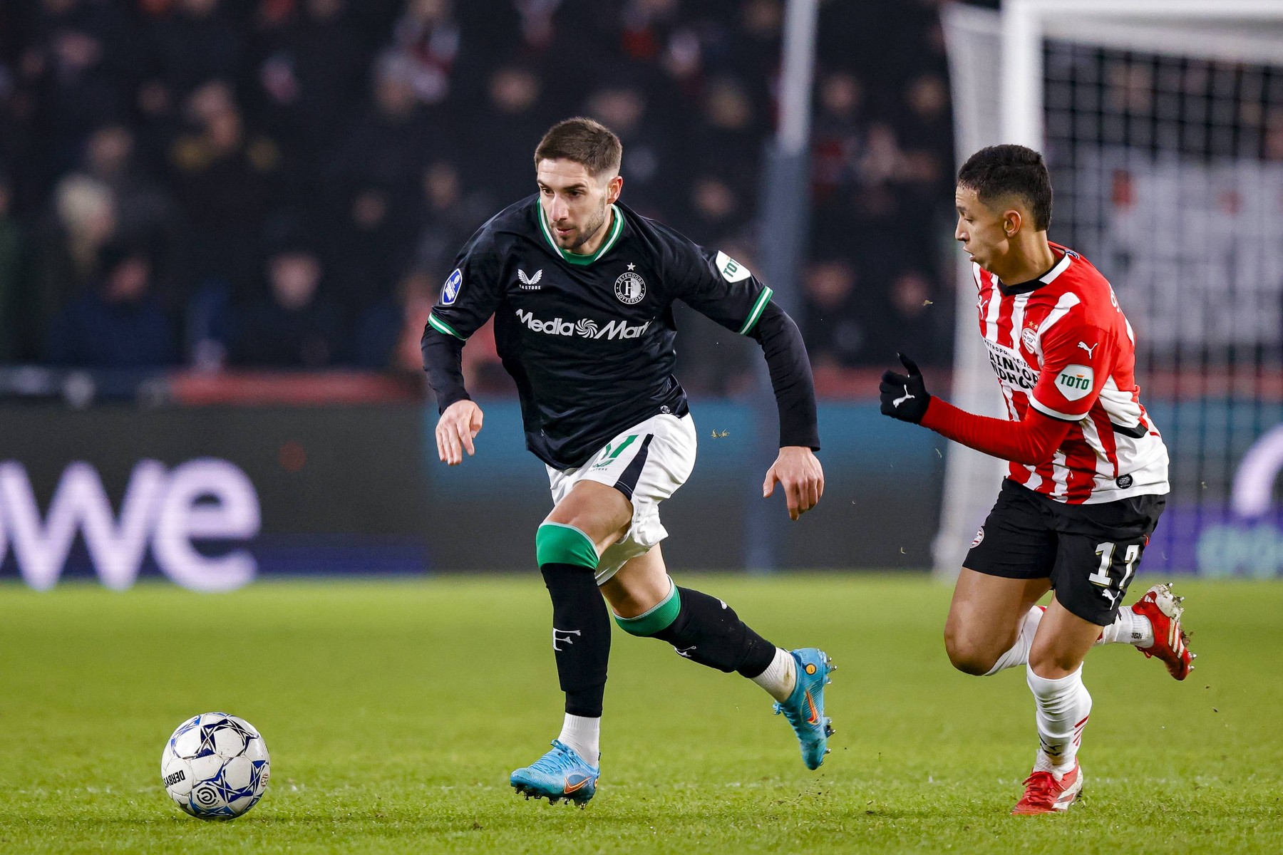 EINDHOVEN, 05-02-2025 , Philips Stadium, football, KNVB cup, season 2024 / 2025, Feyenoord player Luka Ivanusec and PSV player Mauro Junior during the match PSV-Feyenoord PSV-Feyenoord cup x27719126x Copyright:,Image: 960527204, License: Rights-managed, Restrictions: PUBLICATIONxNOTxINxNED, Model Release: no, Credit line: IMAGO / imago sportfotodienst / Profimedia