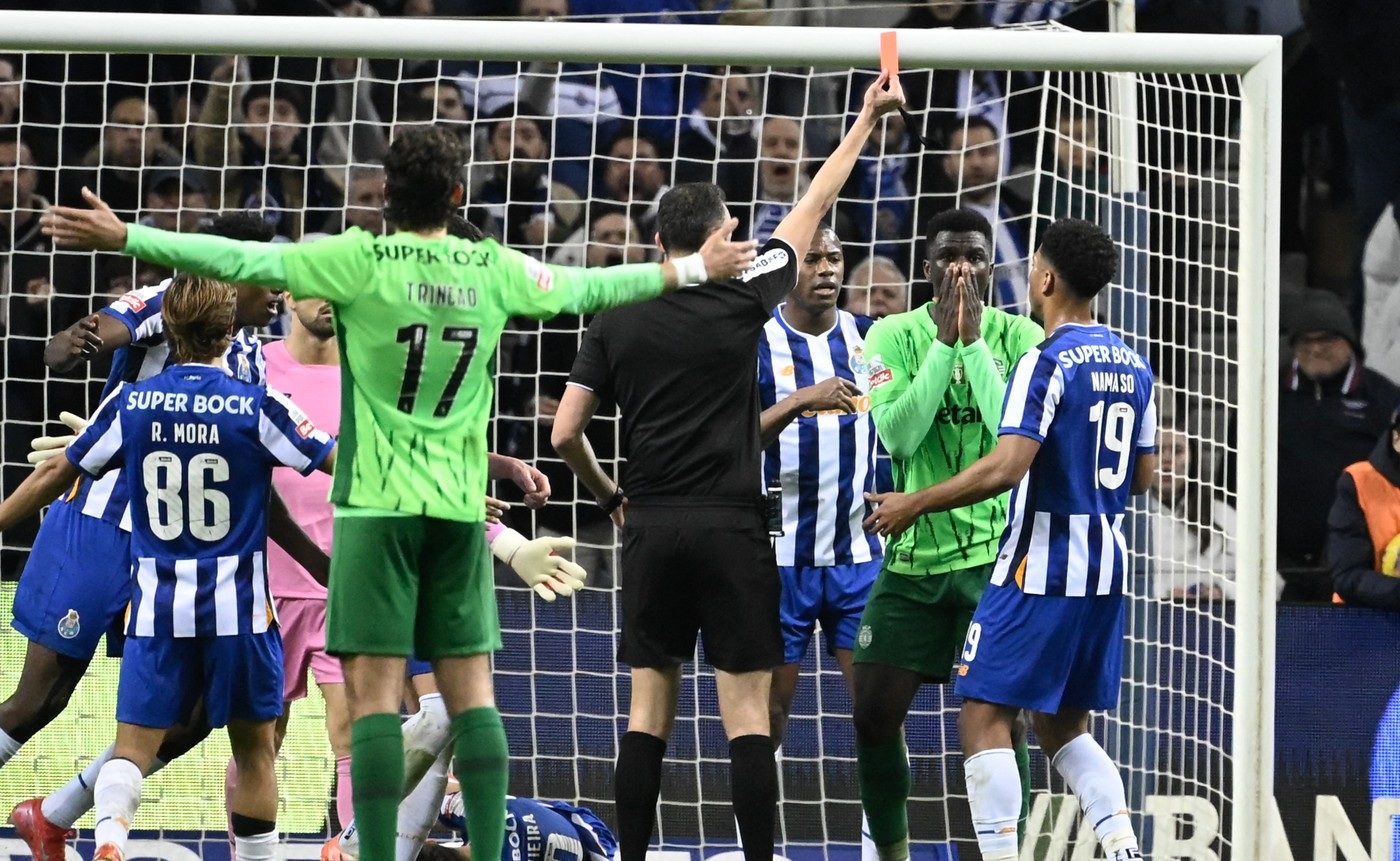 Sporting Lisbon's Ivorian defender #26 Ousmane Diomande (2R) is shown a red card during the Portuguese League football match between FC Porto and Sporting Lisbon at the Dragao stadium in Porto, on February 7, 2025.,Image: 961097453, License: Rights-managed, Restrictions: , Model Release: no, Credit line: MIGUEL RIOPA / AFP / Profimedia