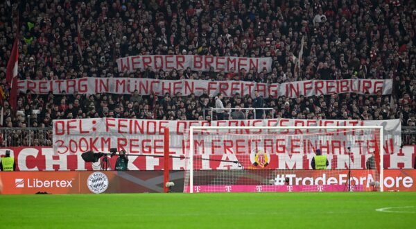 Muenchen, Allianz Arena, 07.02.25, GER, Herren, 1.Bundesliga, Saison 2024-2025, FC Bayern Muenchen - SV Werder Bremen Bild: Fankurve, Fans, Fanblock Bayern protestiert gegen Spielansetzungen der DFL DFL regulations prohibit any use of photographs as image sequences and/or quasi-video. Bayern Deutschland,Image: 961188385, License: Rights-managed, Restrictions: , Model Release: no, Credit line: Ulrich Hufnagel / imago sportfotodienst / Profimedia