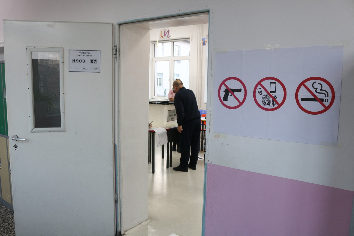 PRISTINA, KOSOVO - FEBRUARY 09: People cast their votes at the polling stations to elect new members of the 120-member parliament within the general election in Pristina, Kosovo on February 09, 2025. Erkin Keci / Anadolu/ABACAPRESS.COM,Image: 961499312, License: Rights-managed, Restrictions: , Model Release: no, Credit line: AA/ABACA / Abaca Press / Profimedia