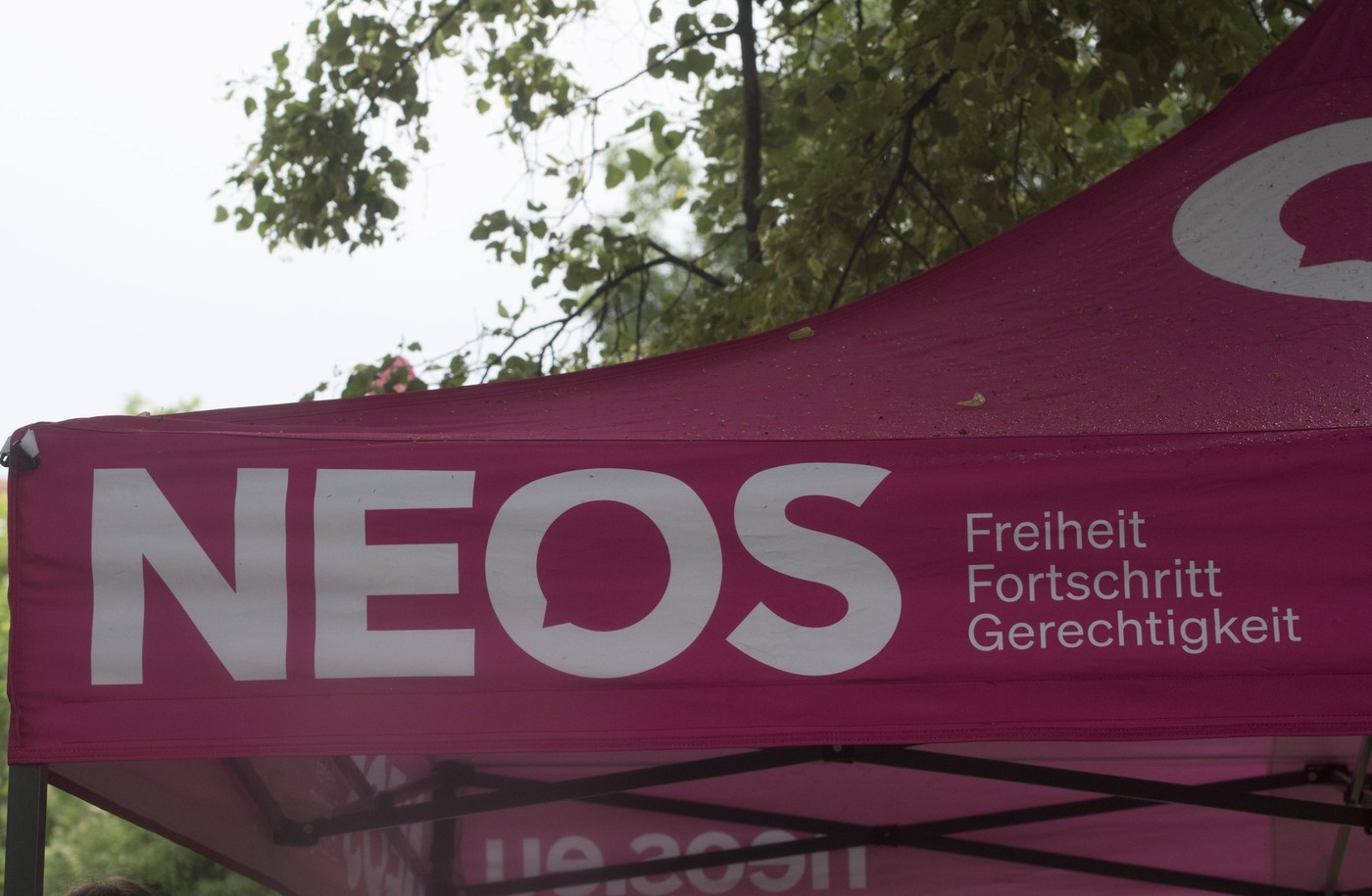 Neos