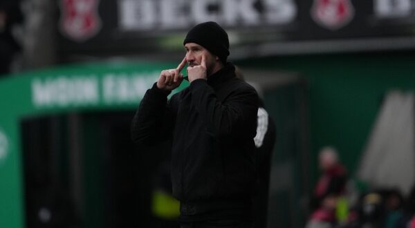 16.02.2025, Weserstadion, Bremen, GER, 1.FBL, Werder Bremen vs TSG Hoffenheim , im Bild
Trainer Christian Ilzer (Hoffenheim)



DFL  regulations prohibit any use of photographs as image sequences and/or quasi-video.
//BRATICHASAN_apa0278/Credit:Hasan Bratic/SIPA/2502170906,Image: 965069156, License: Rights-managed, Restrictions: , Model Release: no, Credit line: Hasan Bratic / Sipa Press / Profimedia