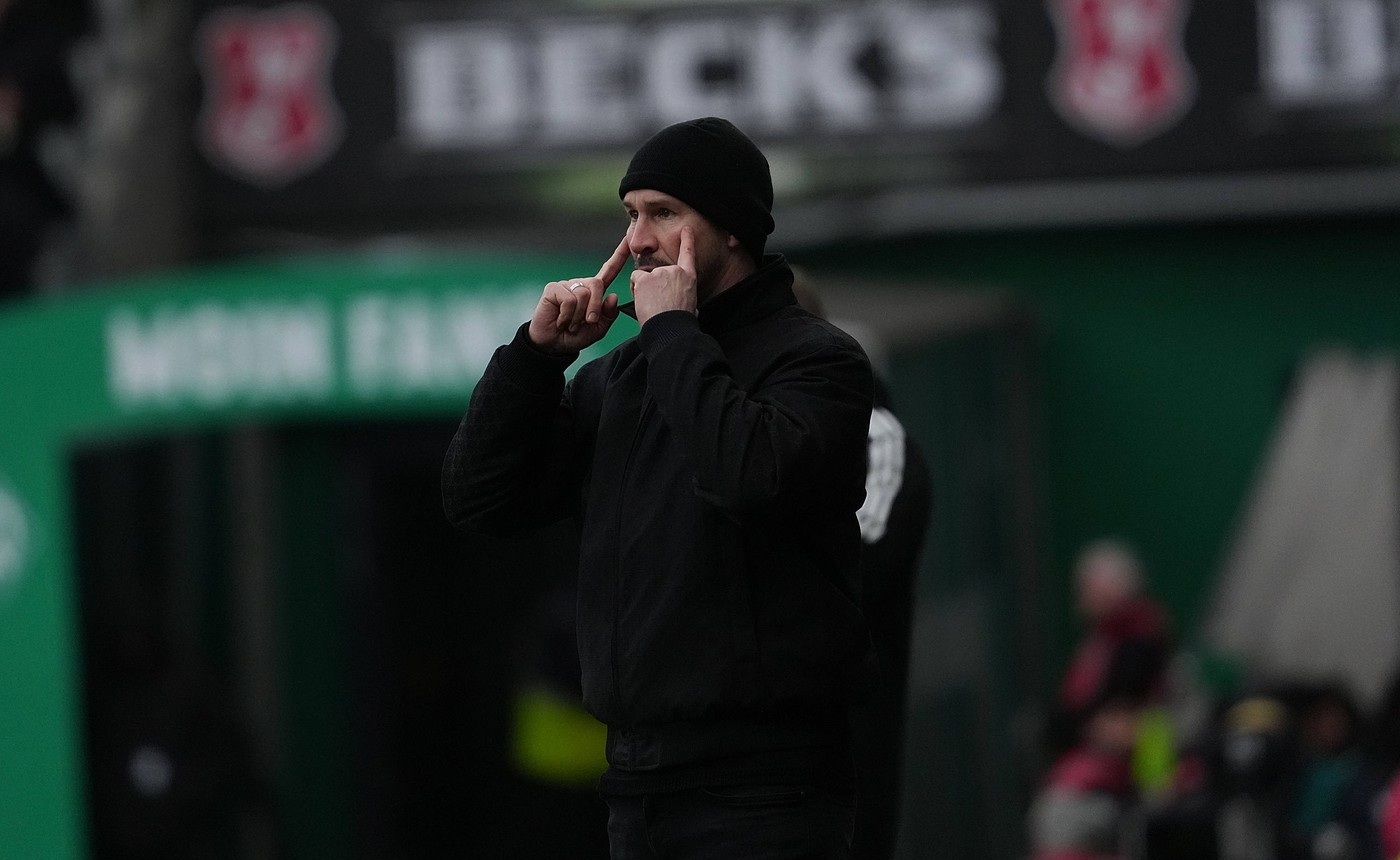 16.02.2025, Weserstadion, Bremen, GER, 1.FBL, Werder Bremen vs TSG Hoffenheim , im Bild
Trainer Christian Ilzer (Hoffenheim)



DFL  regulations prohibit any use of photographs as image sequences and/or quasi-video.
//BRATICHASAN_apa0278/Credit:Hasan Bratic/SIPA/2502170906,Image: 965069156, License: Rights-managed, Restrictions: , Model Release: no, Credit line: Hasan Bratic / Sipa Press / Profimedia
