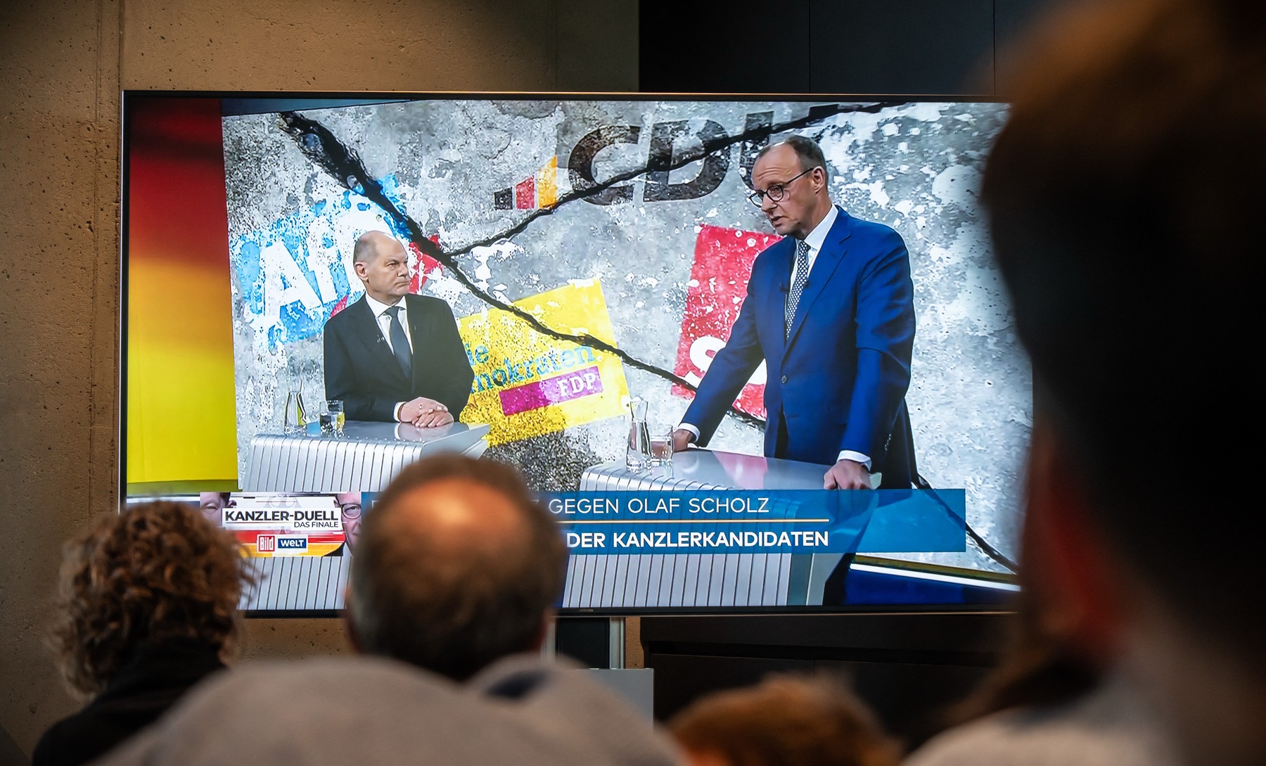 ATTENTION EDITORS - EMBARGOED FOR PUBLICATION UNTIL FEBRUARY 19, 2025 AT 20:30 CET 19:30 GMT 
Members of the media watch during the recording of the broadcast of a debate between German Chancellor of the Social Democratic Party (SPD) Olaf Scholz (L) and his conservative rival of the Christian Democratic Union (CDU) Friedrich Merz (R) in a WELT TV studio in Berlin on February 19, 2025.,Image: 966107963, License: Rights-managed, Restrictions: ATTENTION EDITORS - EMBARGOED FOR PUBLICATION UNTIL FEBRUARY 19, 2025 AT 20:30 CET 19:30 GMT, Model Release: no, Credit line: Michael Kappeler / AFP / Profimedia