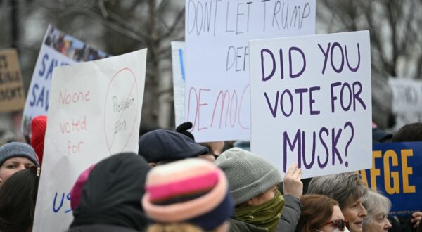 People protest against US President Donald Trump and Elon Musk’s plan to shutdown USAID outside the US Capitol on February 5, 2025.,Image: 960496087, License: Rights-managed, Restrictions: , Model Release: no, Credit line: Jim WATSON / AFP / Profimedia