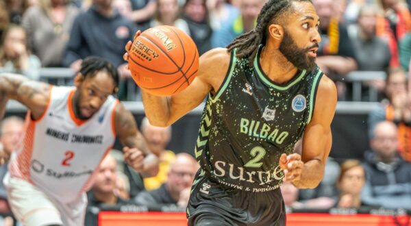 Chemnitz, Deutschland 03. April 2024: FIBA Europe Cup - 2023 2024 - Niners Chemnitz vs. CB Bilbao Berri Im Bild: Adam Smith (Bilbao) *** Chemnitz, Germany 03 April 2024 FIBA Europe Cup 2023 2024 Niners Chemnitz vs CB Bilbao Berri In the picture Adam Smith Bilbao Copyright: xFotostandx xNachtigallx