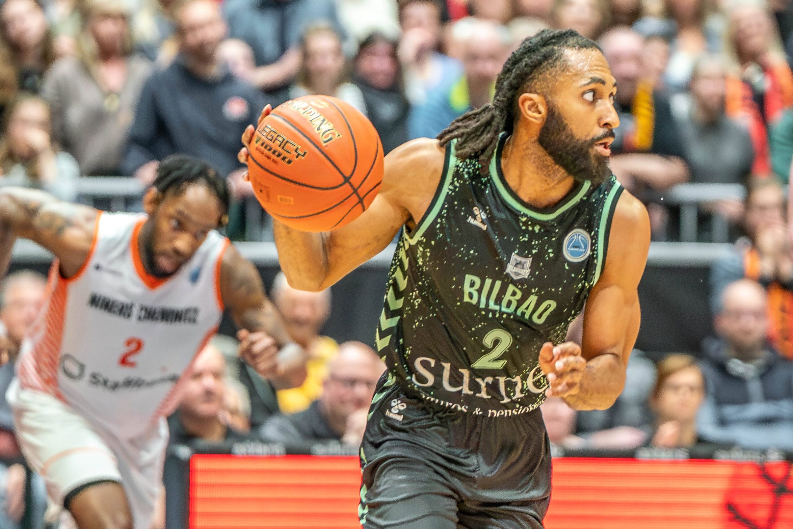 Chemnitz, Deutschland 03. April 2024: FIBA Europe Cup - 2023 2024 - Niners Chemnitz vs. CB Bilbao Berri Im Bild: Adam Smith (Bilbao) *** Chemnitz, Germany 03 April 2024 FIBA Europe Cup 2023 2024 Niners Chemnitz vs CB Bilbao Berri In the picture Adam Smith Bilbao Copyright: xFotostandx xNachtigallx