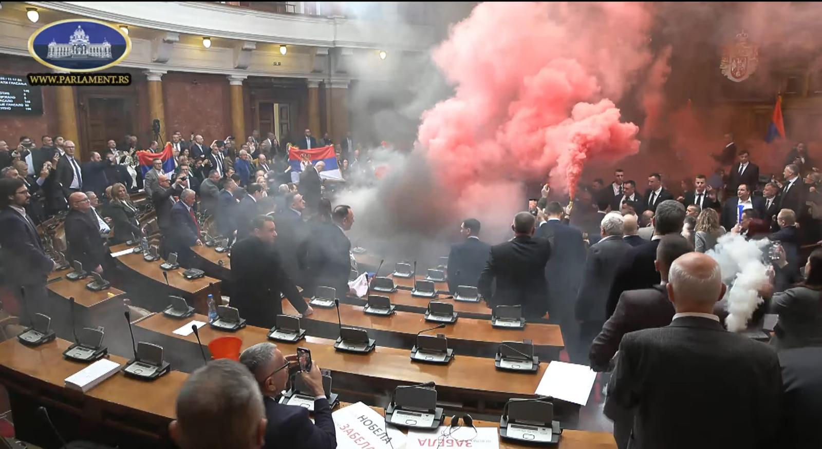 04.03.2025. Beograd: U Skuptini Srbije je polije usvajanja dnevnog reda, oko 11:15 sati, dolo do sukoba i ispaljivanja dimnih bombi, pa je ubrzo skuptinsku dvoranu prekrio dim Photo: parlamet.rs/PIXSELL