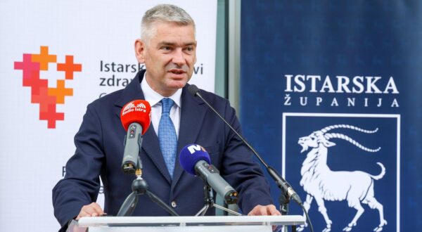 26.03.2025., Pula -
U nekadasnjim prostorima Mjesnog odbora Veli Vrh u Puli, svecano su otvorene novouredjene ambulante opce i obiteljske medicine Istarskih domova zdravlja.  Na otvorenju prisutnima su se obratili Istarski zupan Boris Miletic , ravnatelj istarskih domova zdravlja Nikola Zgrablici dogradonacelnica Pule dr. Ivona Mocenic. Photo: Srecko Niketic/PIXSELL