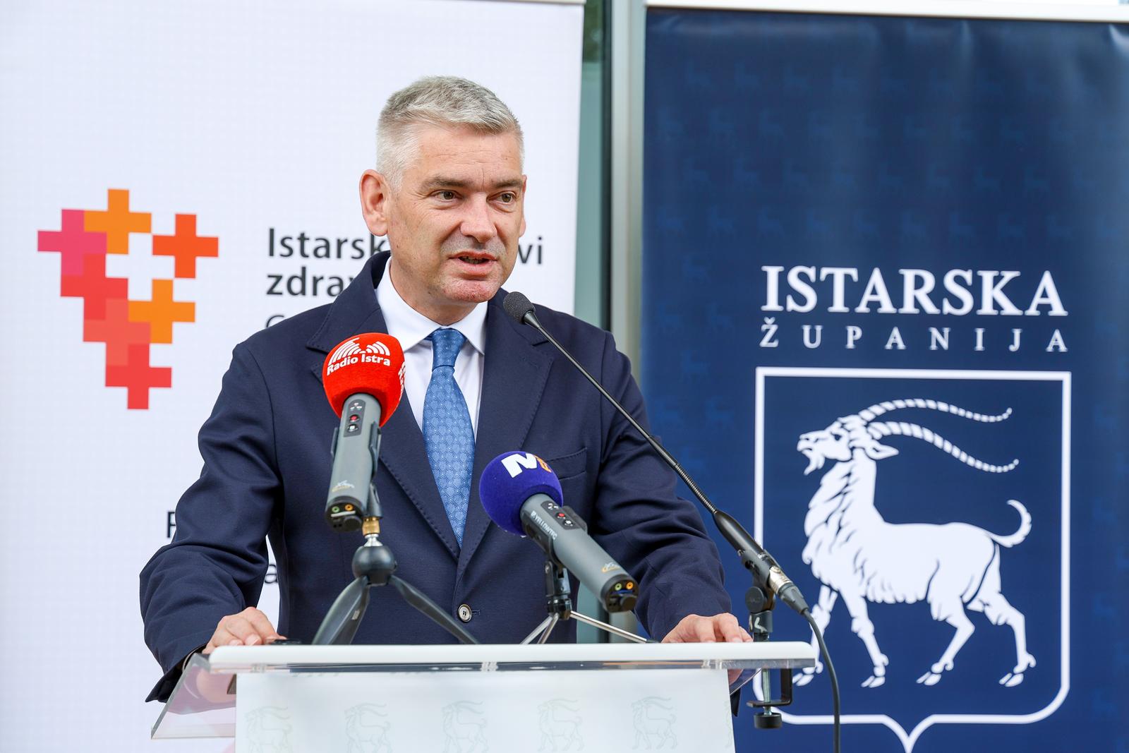 26.03.2025., Pula -
U nekadasnjim prostorima Mjesnog odbora Veli Vrh u Puli, svecano su otvorene novouredjene ambulante opce i obiteljske medicine Istarskih domova zdravlja.  Na otvorenju prisutnima su se obratili Istarski zupan Boris Miletic , ravnatelj istarskih domova zdravlja Nikola Zgrablici dogradonacelnica Pule dr. Ivona Mocenic. Photo: Srecko Niketic/PIXSELL
