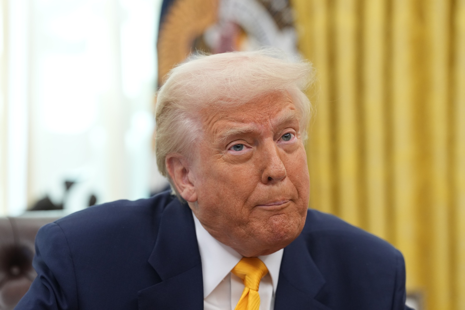 epa11947454 United States President Donald J Trump makes a statement on jobs in the Oval Office of the White House in Washington, DC, USA, 07 March 2025. February jobs report by Bureau of Labor Statistics reported the US added 151,000 jobs.  EPA/CHRIS KLEPONIS / POOL