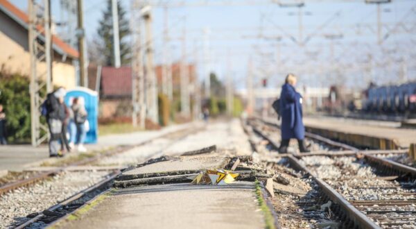 29.11.2023.., Dugo Selo - Nocas je iskocio vlak iz tracnica na dugoselskom kolodvoru. Photo: Slavko Midzor/PIXSELL