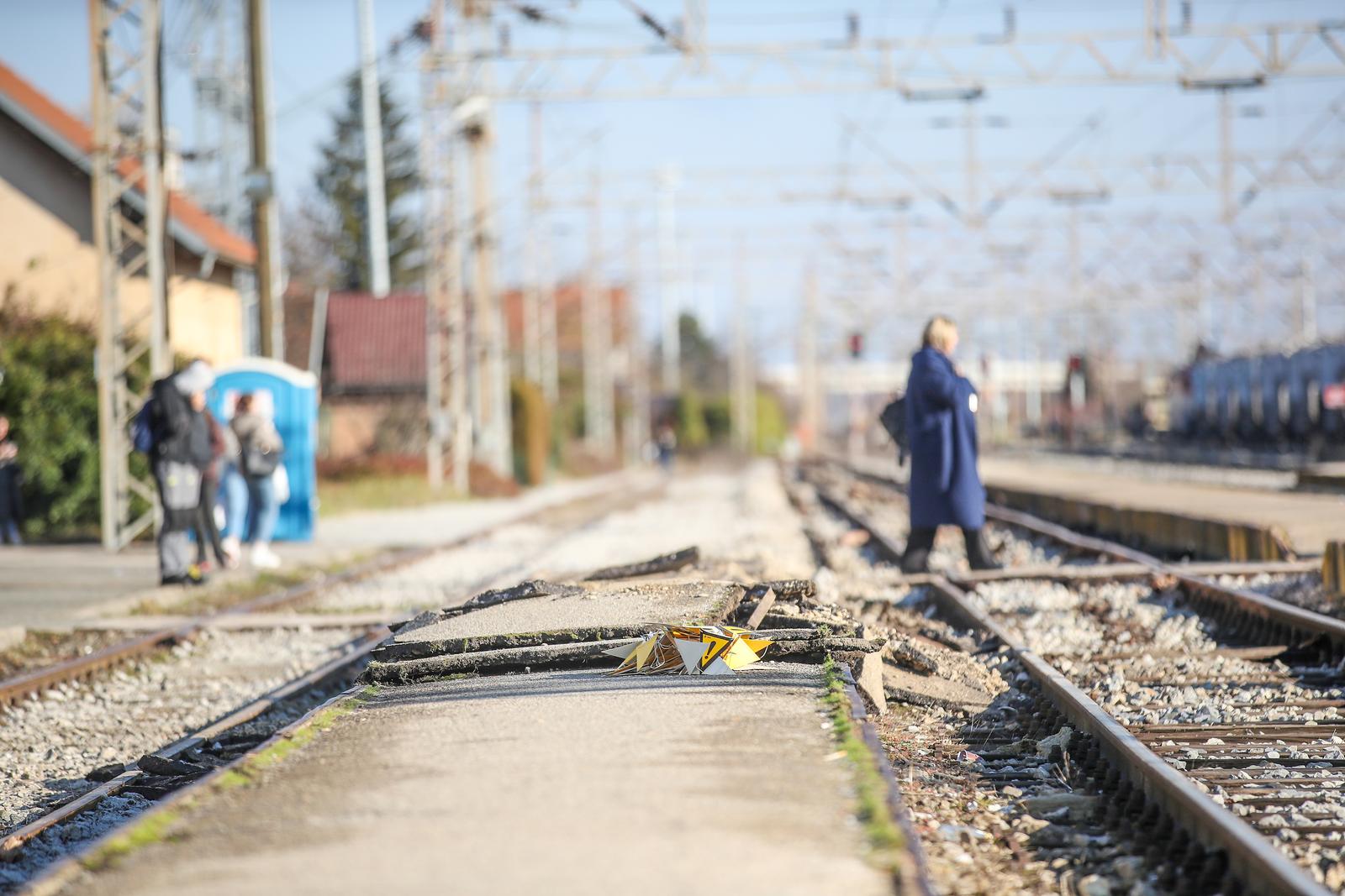 29.11.2023.., Dugo Selo - Nocas je iskocio vlak iz tracnica na dugoselskom kolodvoru. Photo: Slavko Midzor/PIXSELL